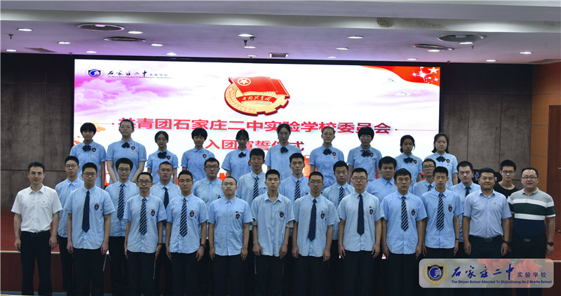 13.全体师生合影留念.jpg
