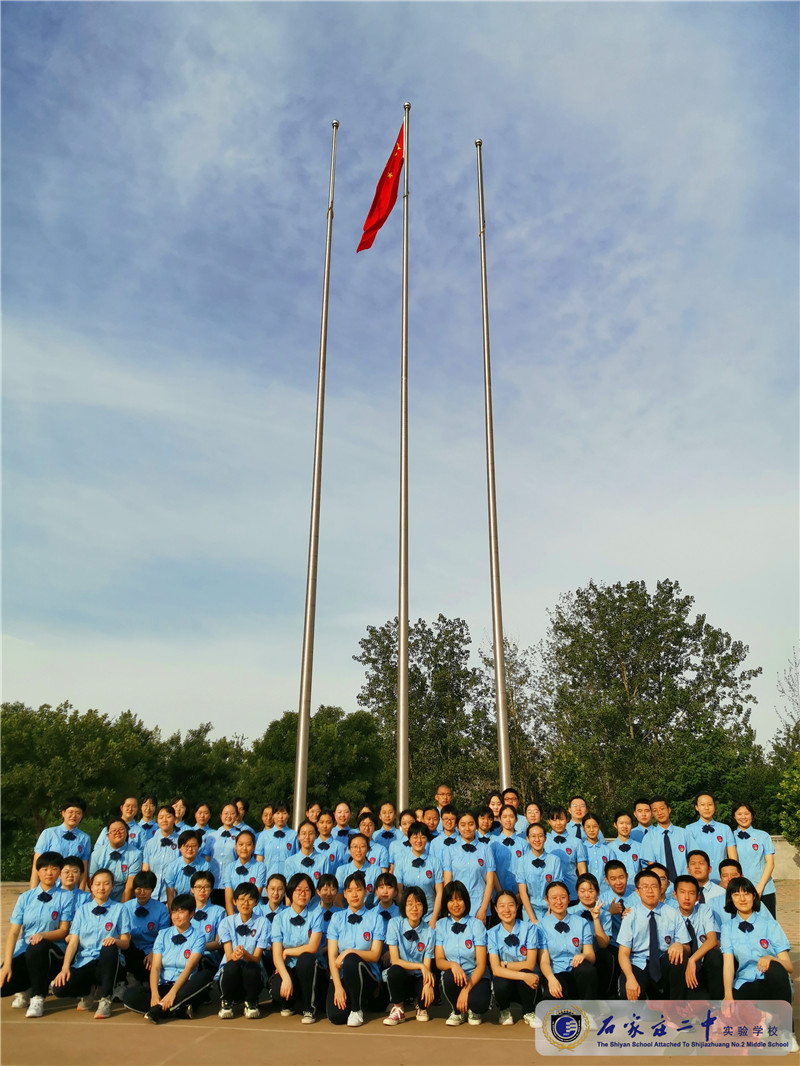 5.升旗方队:高一年级B部5班全体同学合影留念.jpg